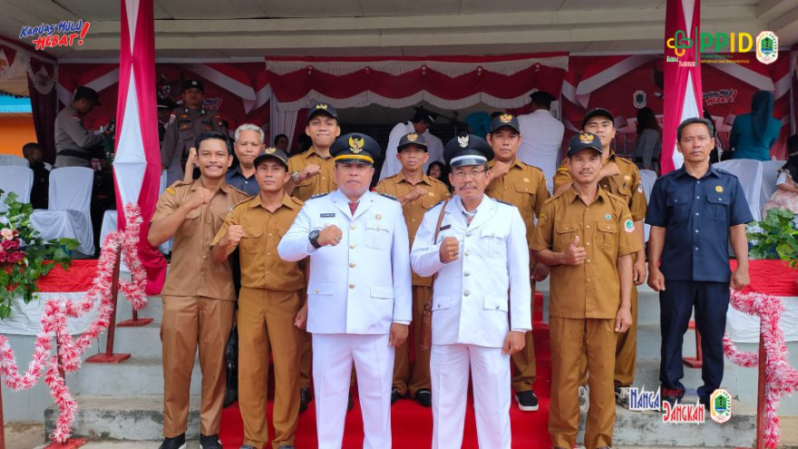 Pemdes Nanga Dangkan Meriahkan Upacara Peringatan 17 Agustus di Kecamatan Silat Hulu